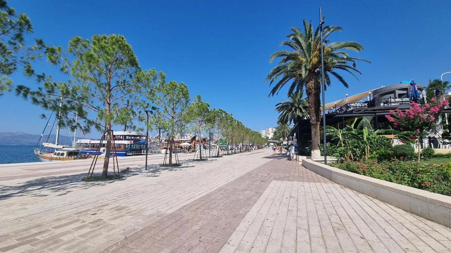 Refined Seaside Comfort In Saranda 0*,